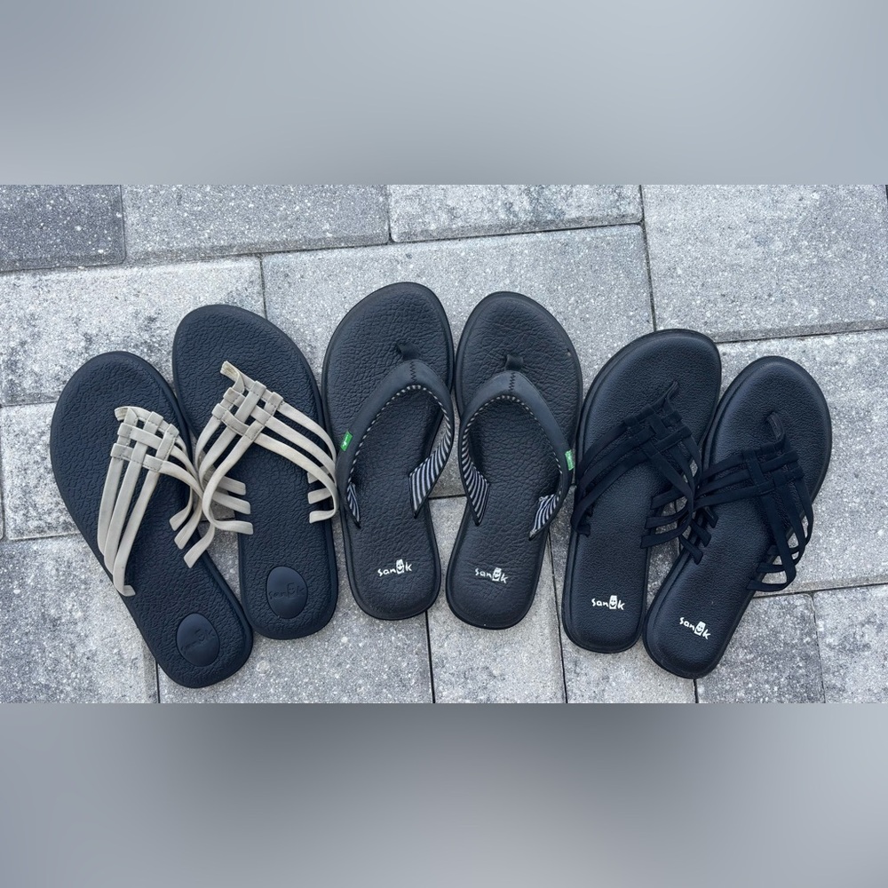Sanuk Women's Black and Tan Sandals Trio